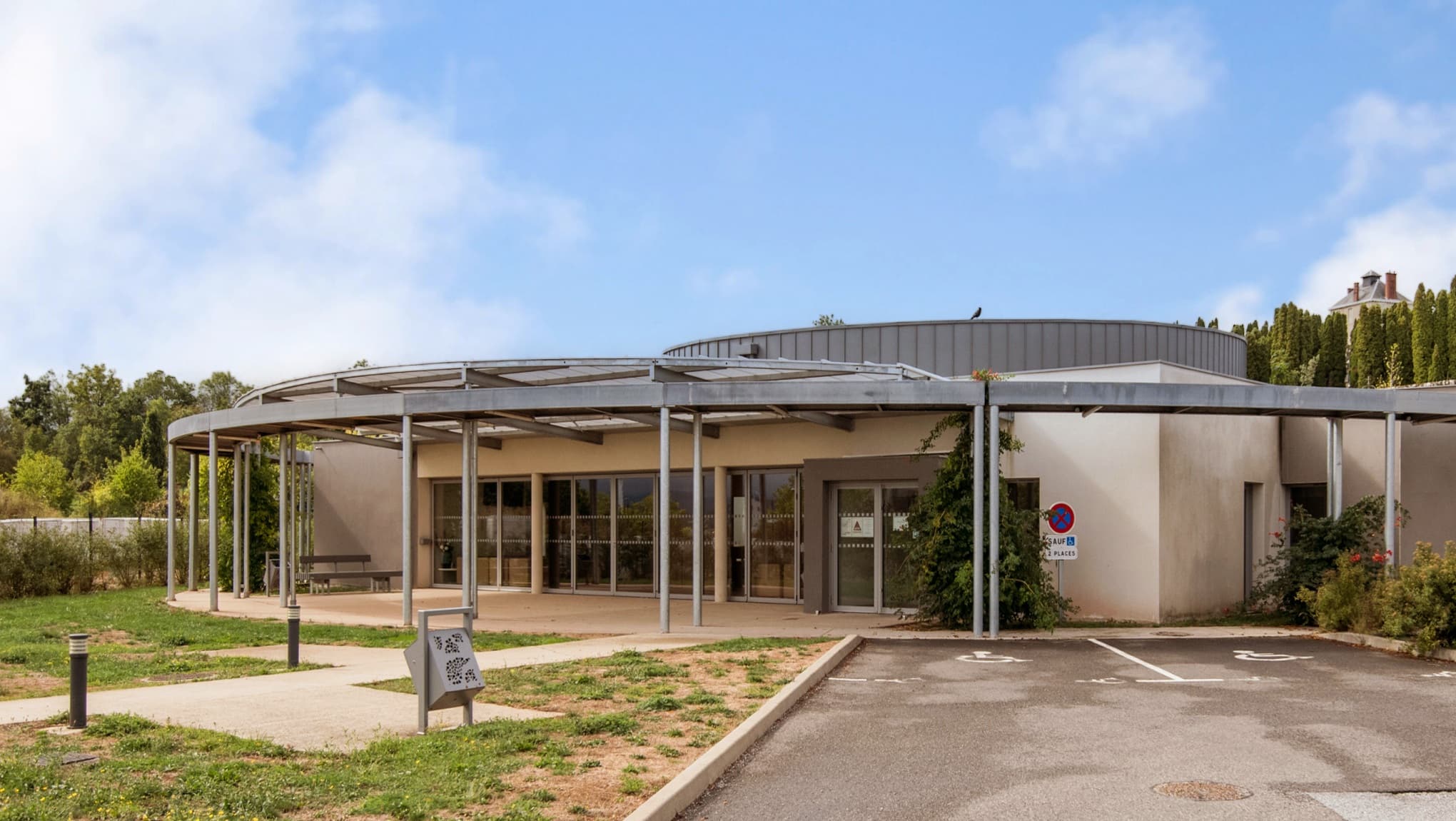 Façade du crématorium de Rodez